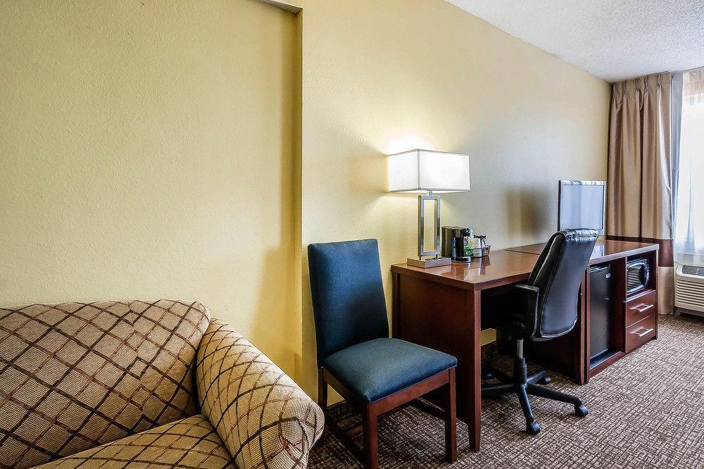Comfort Inn St Petersburg North Exterior photo