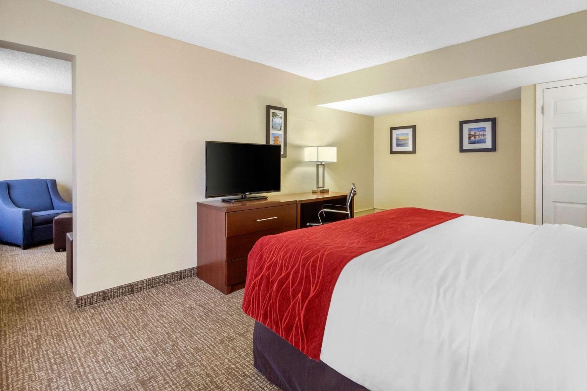 Comfort Inn St Petersburg North Exterior photo